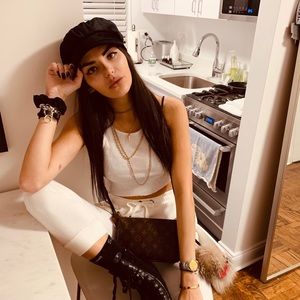 Meet your Posher, Alexandra